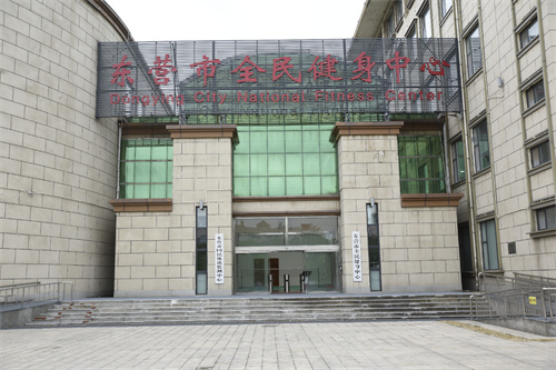 星空·综合为东营全民健身中心提供健身器材